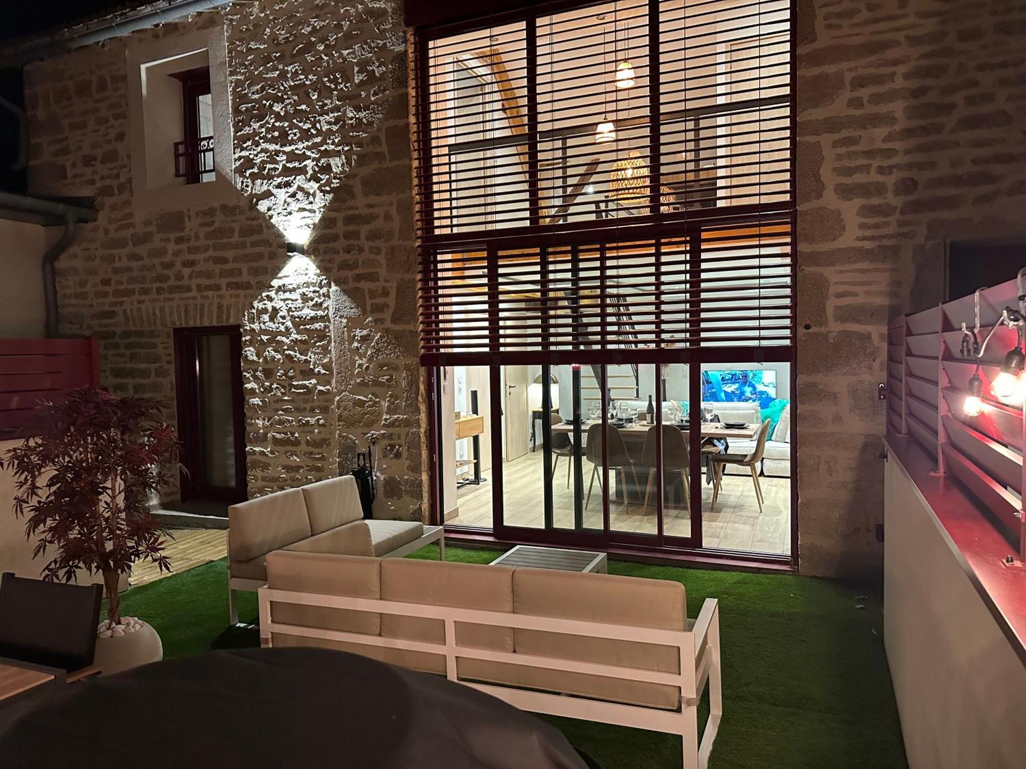 Holiday home Charmante Maison Climatisee Avec Son Jardin A 10 Minutes De Dijon *